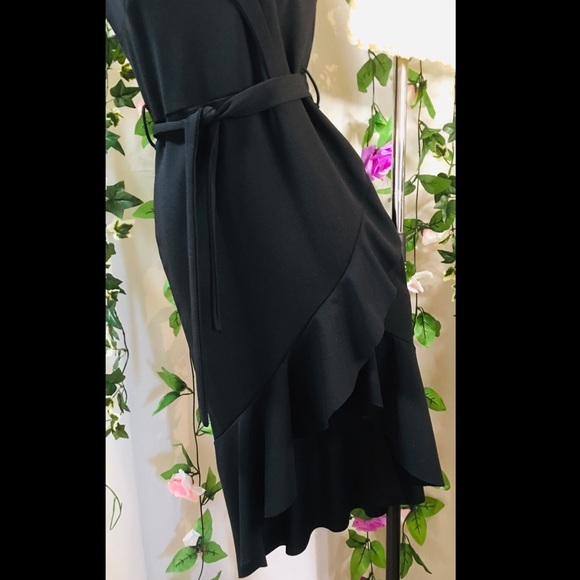 *Boohoo Night* off the shoulder belted dress π€ - Picture 4 of 9